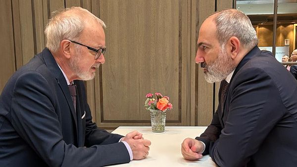 Նիկոլ Փաշինյանն ու ԵՆԲ նախագահ Վերներ Հոյերը - Sputnik Արմենիա