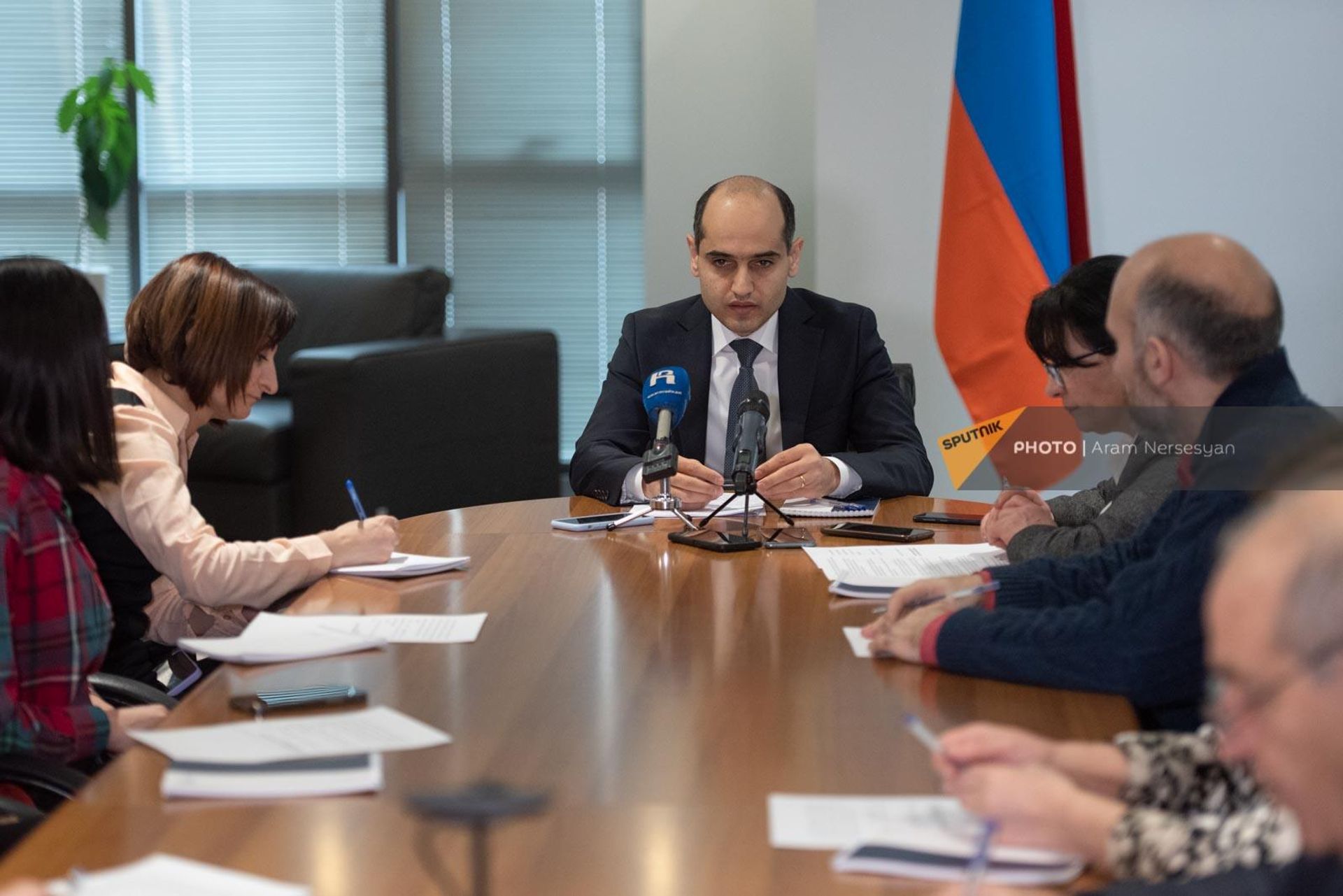 Пресс-конференция председателя Союза горнорудных компаний Армении Вардана Джханяна (21 февраля 2023). Еревaн - Sputnik Արմենիա, 1920, 21.02.2023