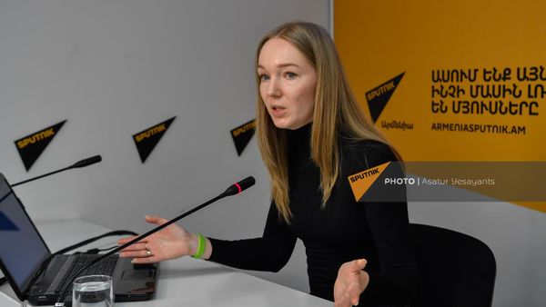 Ольга Анисимова в программе Sputnik Pro в мультимедийном пресс-центре Sputnik Armenia (21 февраля 2023). Еревaн - Sputnik Армения