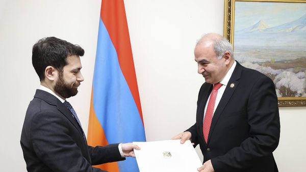  ՀՀ ԱԳ նախարարի տեղակալ Վահան Կոստանյանն ընդունել է Հայաստանում Վրաստանի նորանշանակ դեսպան Գեորգի Շարվաշիձեին 
 - Sputnik Արմենիա