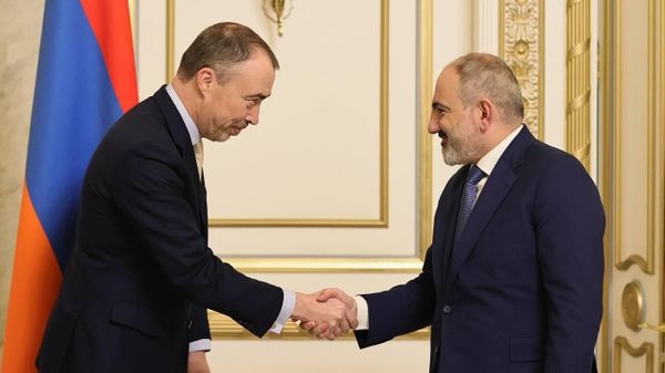 Премьер-министр Никол Пашинян принял спецпредставителя ЕС по Южному Кавказу и кризису в Грузии Тойво Клаара (24 февраля 2023). Еревaн - Sputnik Армения