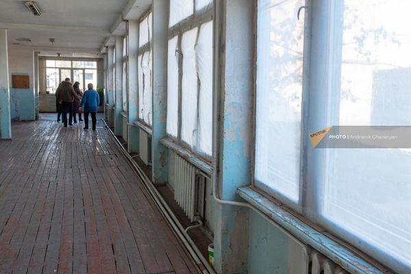 Էջմիածնի թիվ 1 դպրոցի միջանցքը - Sputnik Արմենիա