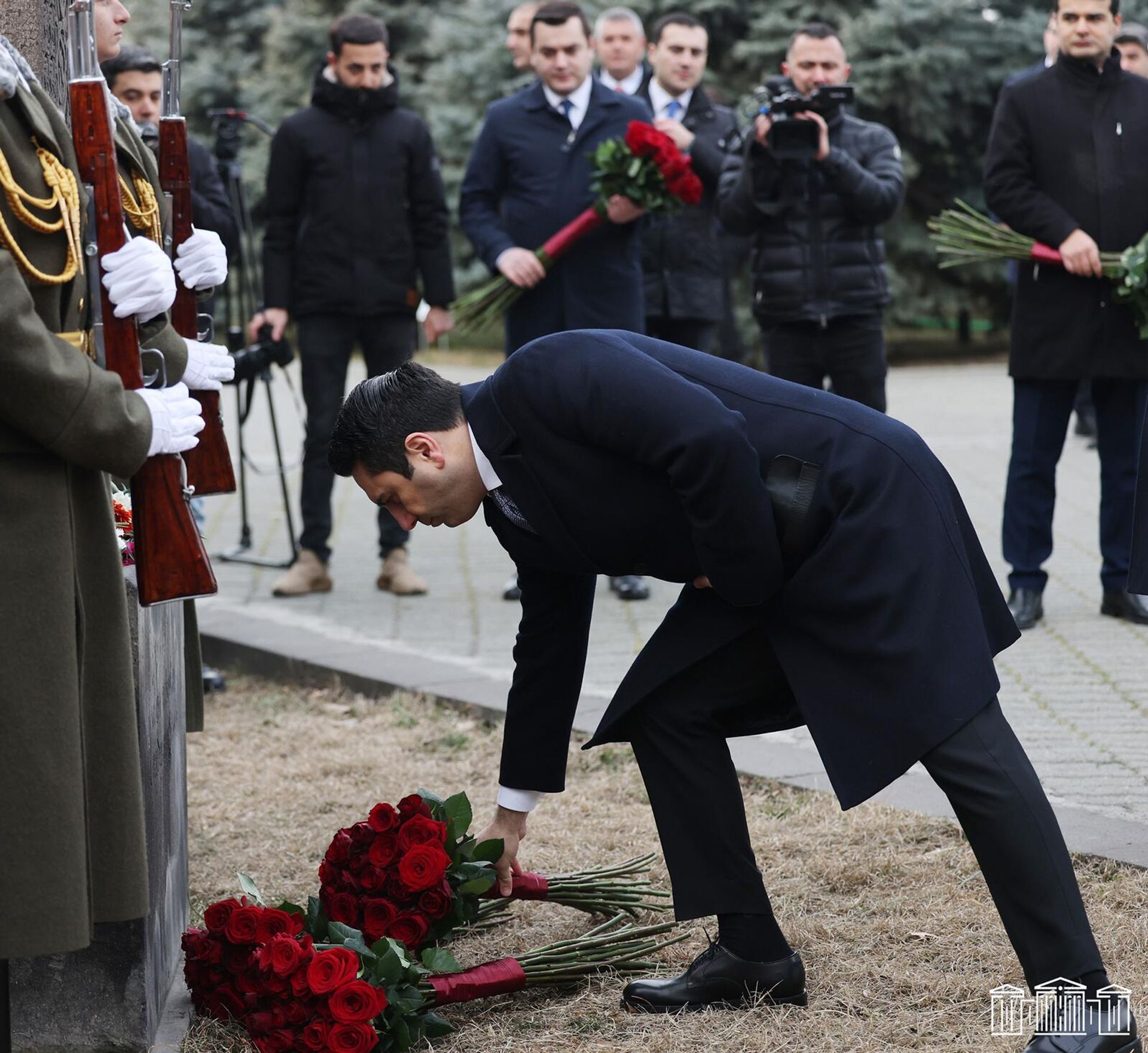 Премьер-министр, председатель НС, президент и члены правительства почтили память жертв сумгаитских погромов в мемориальном комплексе Цицернакаберд (27 февраля 2023). Еревaн - Sputnik Արմենիա, 1920, 27.02.2023