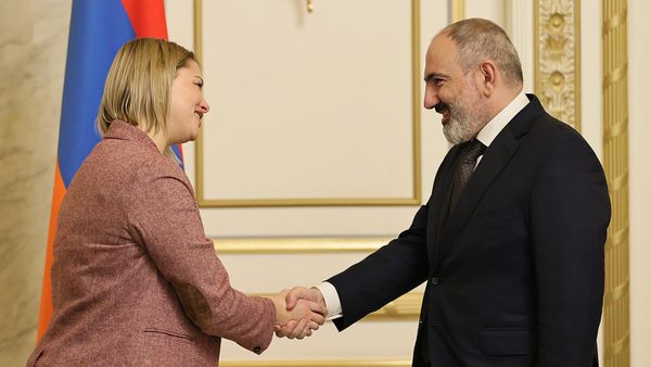Премьер-министр Никол Пашинян принял делегацию, возглавляемую заместителем председателя Бюро Палаты Депутатов Люксембурга, вице-спикером парламента Джуной Бернард (27 февраля 2023). Еревaн - Sputnik Армения