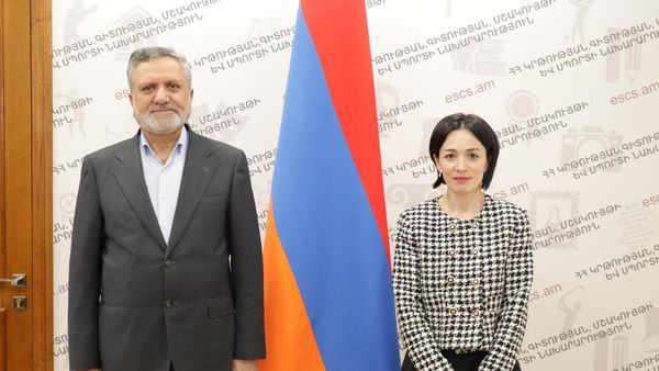 ԿԳՄՍ նախարար Ժաննա Անդրեասյանն ու Հայաստանում Իրանի դեսպան Աբբաս Բադախշան Զոհուրին - Sputnik Արմենիա
