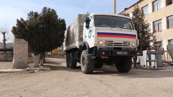 Военнослужащие российского миротворческого контингента провели гуманитарную акцию  - Sputnik Армения