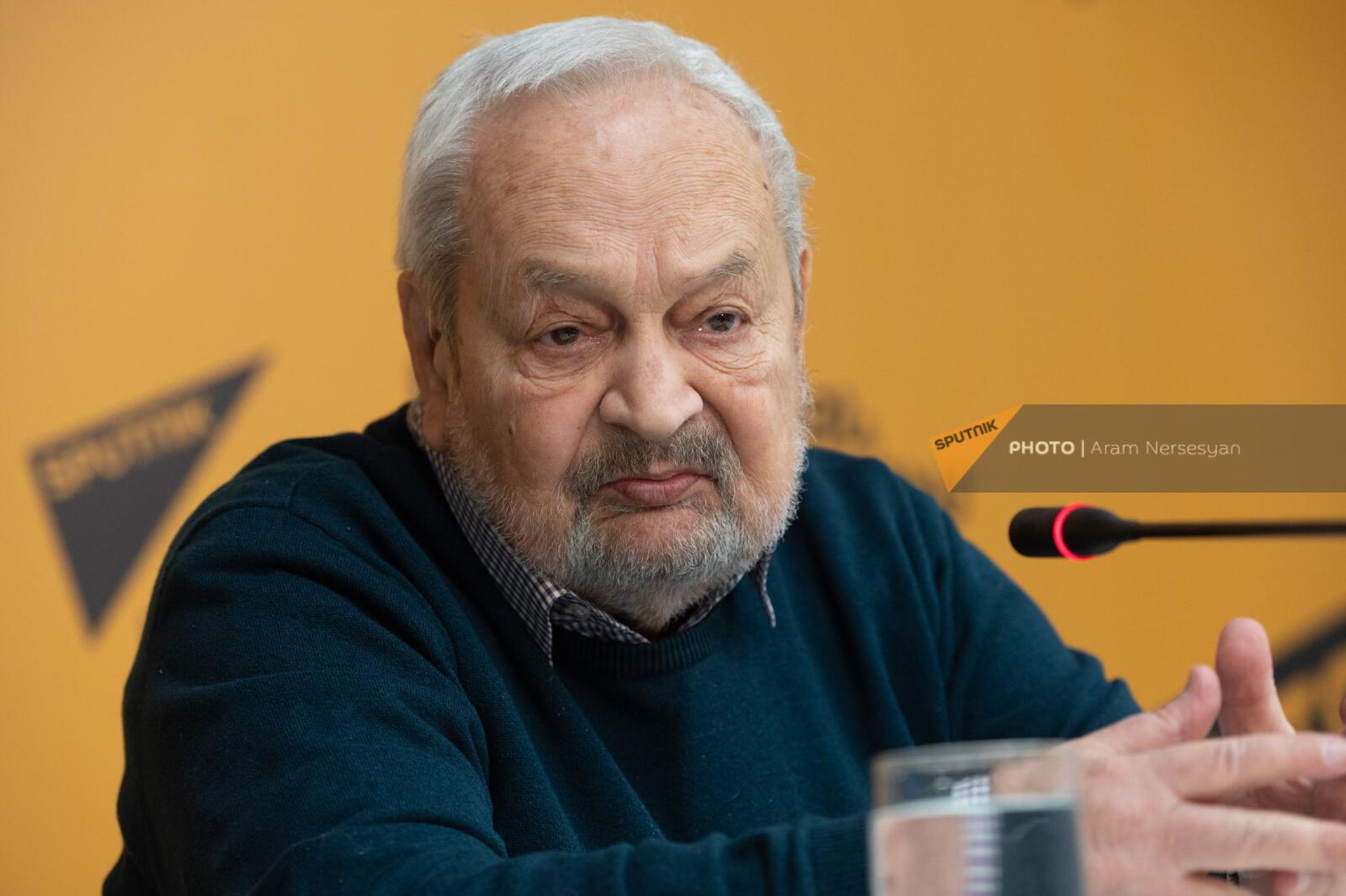 Заслуженный архитектор, лауреат Госпремии СССР и многочисленных международных премий, экс-директор института Армгоспроект Грач Погосян на пресс-конференции Насколько сейсмостойки ереванские высотки (1 марта 2023). Еревaн - Sputnik Արմենիա, 1920, 01.03.2023
