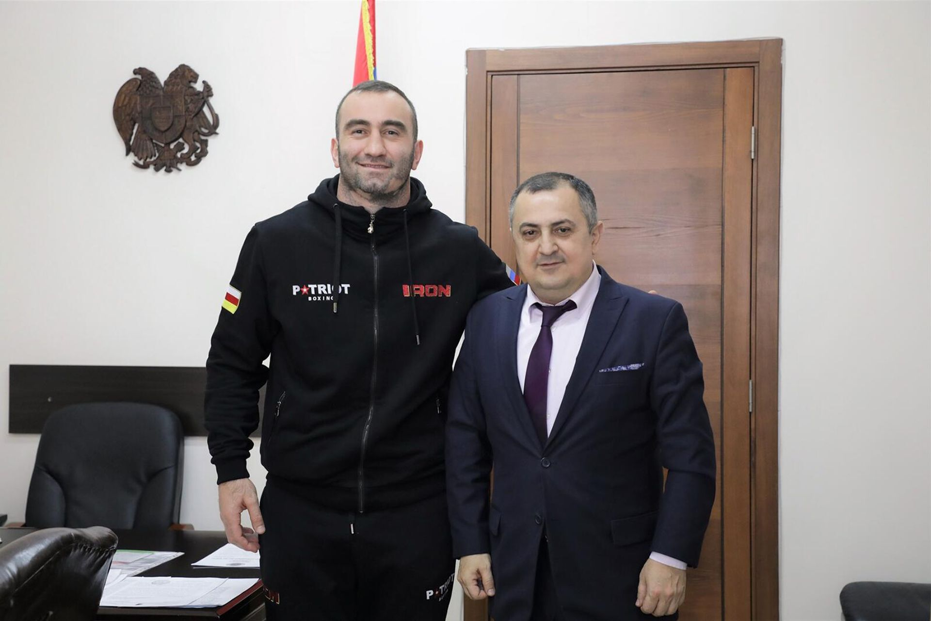 Замминистра ОНКС РА Карен Гилоян принял бывшего чемпиона мира в супертяжелом весе по версиям WBA и IBF Мурада Гасиева (1 марта 2023). Еревaн - Sputnik Արմենիա, 1920, 01.03.2023