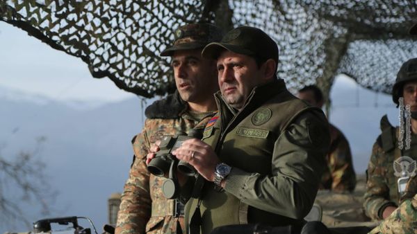 Министр обороны Сурен Папикян обошел боевые позиции на юго-восточной границе страны (2 марта 2023). Армeния - Sputnik Армения