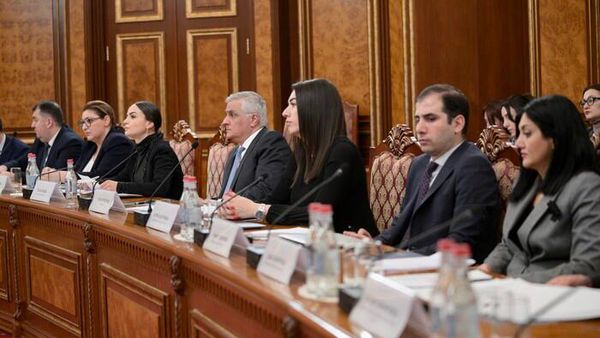 Փոխվարչապետ Մհեր Գրիգորյանի գլխավորությամբ կայացել է հանդիպում կառավարության ներկայացուցիչների և ԵՄ-ՀՀ Համապարփակ և ընդլայնված գործընկերության համաձայնագրի քաղաքացիական հասարակության պլատֆորմի անդամների միջև - Sputnik Արմենիա