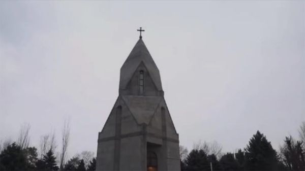 ՀՀ պաշտպանության նախարարը և բարձրաստիճան զինվորականները հարգանքի տուրք են մատուցել և ծաղիկներ խոնարհել սպարապետ Վազգեն Սարգսյանի, ինչպես նաև հայրենիքի պաշտպանության ընթացքում իրենց կյանքը զոհաբերած հայորդիների շիրիմներին։ - Sputnik Արմենիա