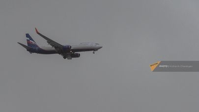 Самолет авиакомпании Aeroflot подлетает к аэропорту Звартноц