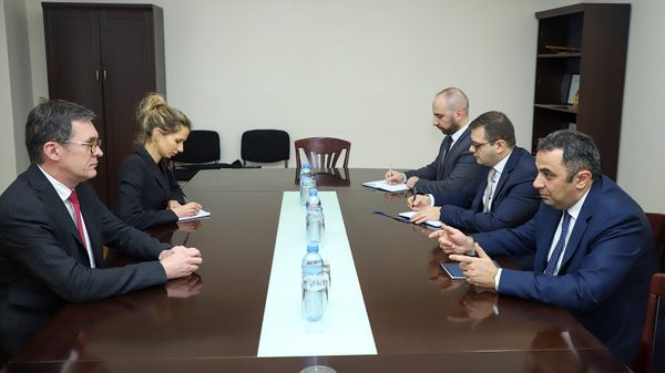 Замминистра иностранных дел Ваге Геворкян принял французского сопредседателя Минской группы ОБСЕ Бриса Рокфо (6 марта 223). Еревaн - Sputnik Армения