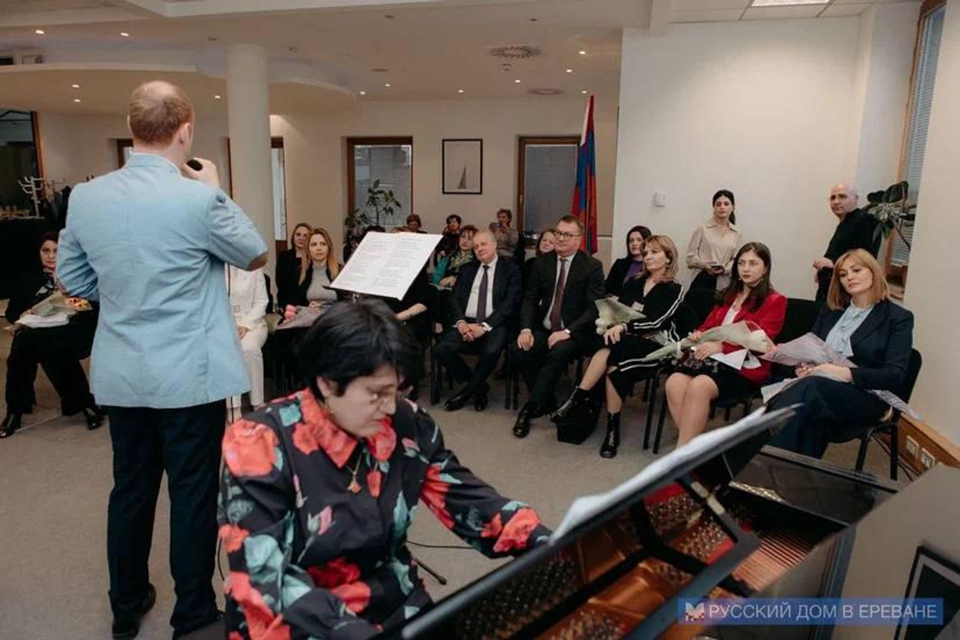 Чрезвычайный и полномочный посол России Сергей Копыркин провел встречу с директорами ереванских школ, названных в честь великих русских людей (6 марта 2023). Еревaн - Sputnik Армения, 1920, 06.03.2023