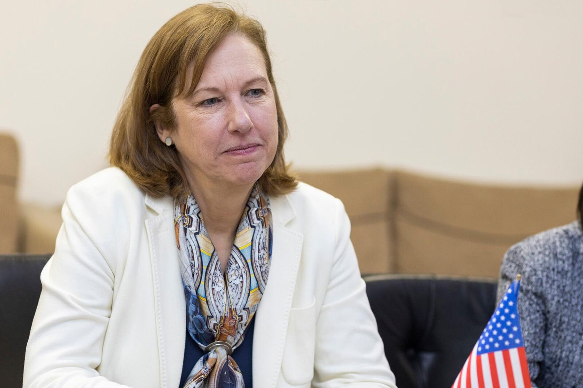 Чрезвычайный и полномочный посол США в РА Кристина Куинн на встрече с министром территориального управления и инфраструктур РА (6 марта 2023). Еревaн - Sputnik Армения, 1920, 06.03.2023