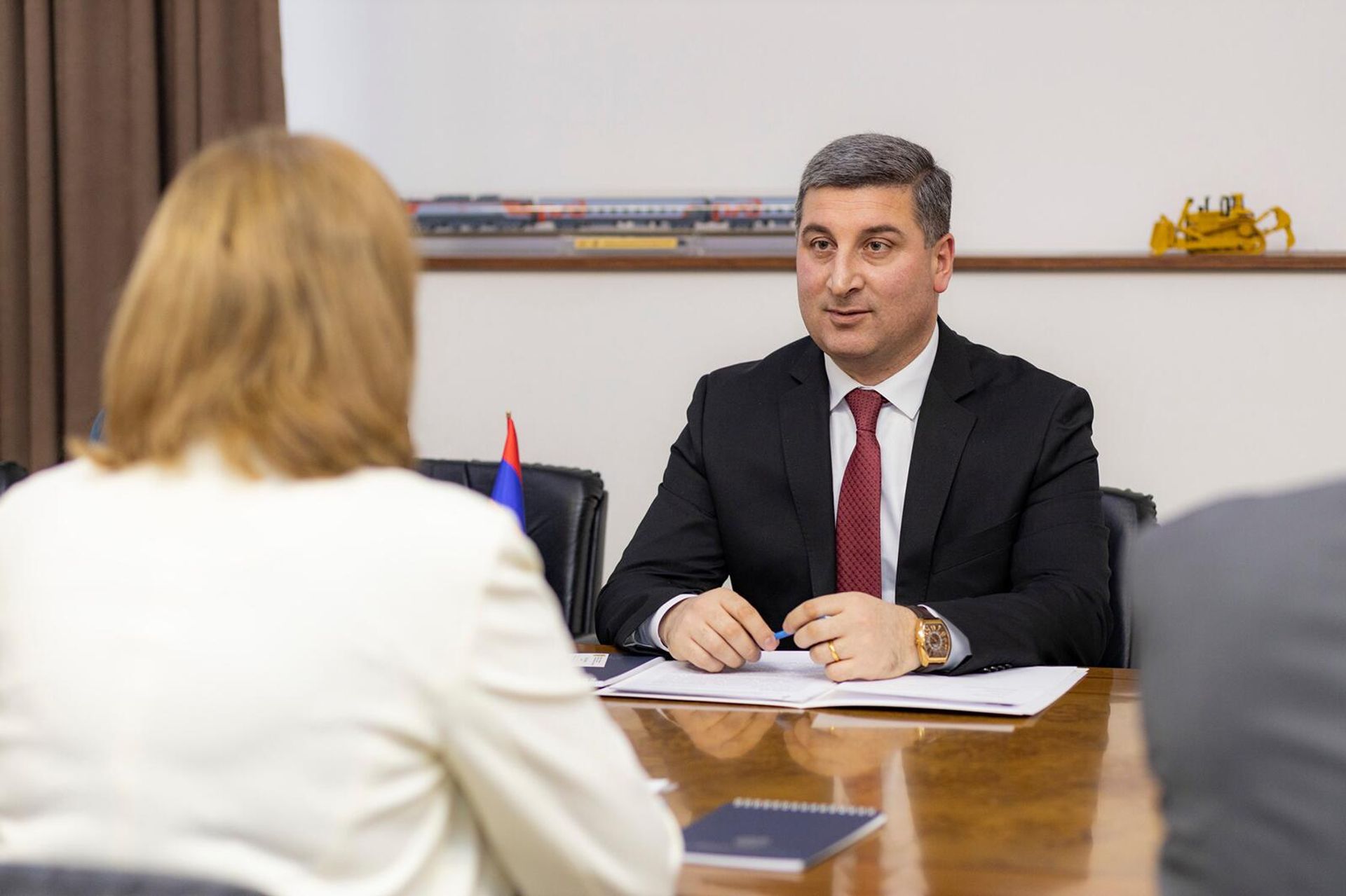 Министр территориального управления и инфраструктур РА Гнел Саносян принял посла США Кристину Куинн (6 марта 2023). Еревaн - Sputnik Армения, 1920, 06.03.2023