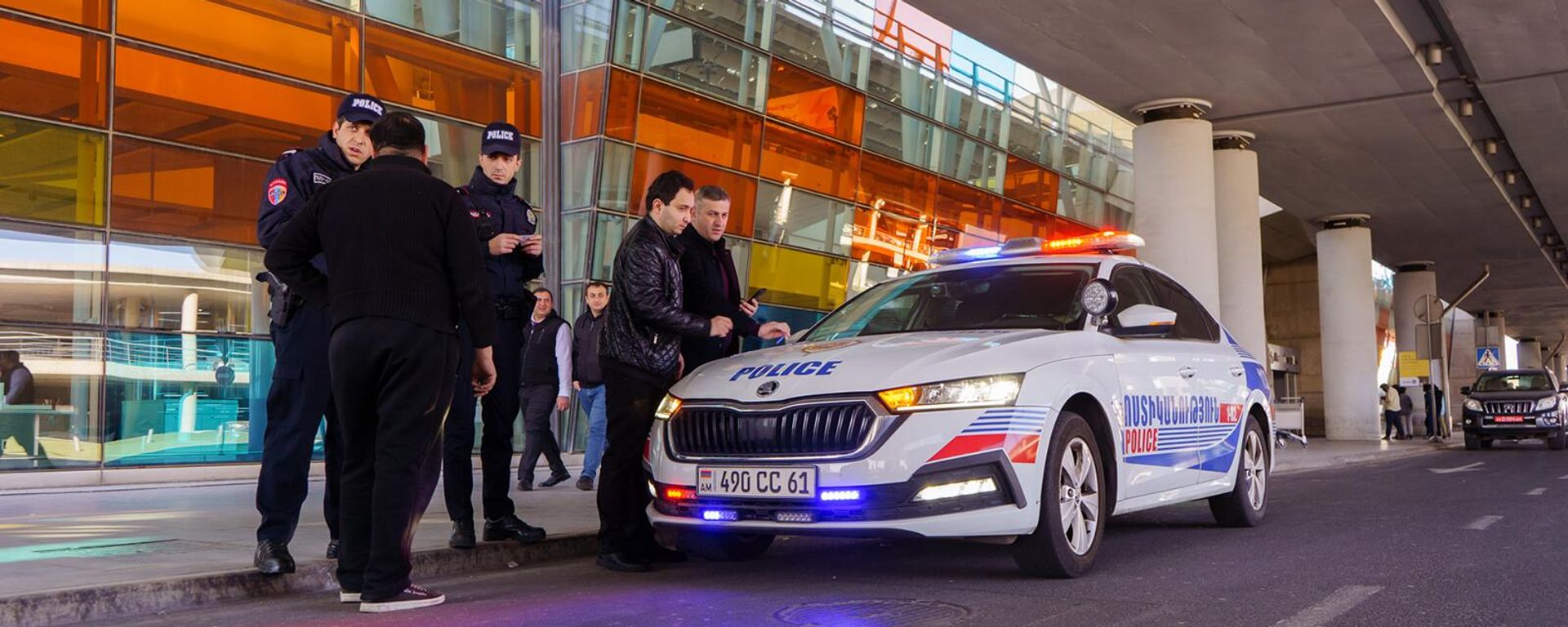 Инспекционный орган градостроительства, технической и пожарной безопасности осуществил контроль над таксомоторными перевозками в международном аэропорту Звартноц (7 марта 2023). Еревaн - Sputnik Армения, 1920, 22.01.2024