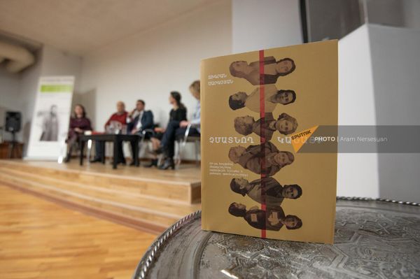 Презентация книги Тиграна Саркисяна Не доносящие женщины: обвиняемые по ст. 69 (архивные материалы и устные истории) в Музее истории (7 марта 2023). Еревaн Презентация книги Тиграна Саркисяна Не доносящие женщины: обвиняемые по ст. 69 (архивные материалы и устные истории) в Музее истории (7 марта 2023). Еревaн - Sputnik Армения