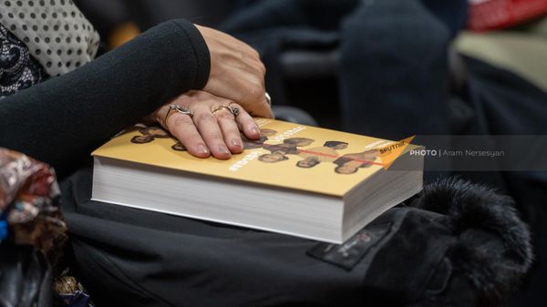 Презентация книги Тиграна Саркисяна Не доносящие женщины: обвиняемые по ст. 69 (архивные материалы и устные истории) в Музее истории (7 марта 2023). Еревaн - Sputnik Армения