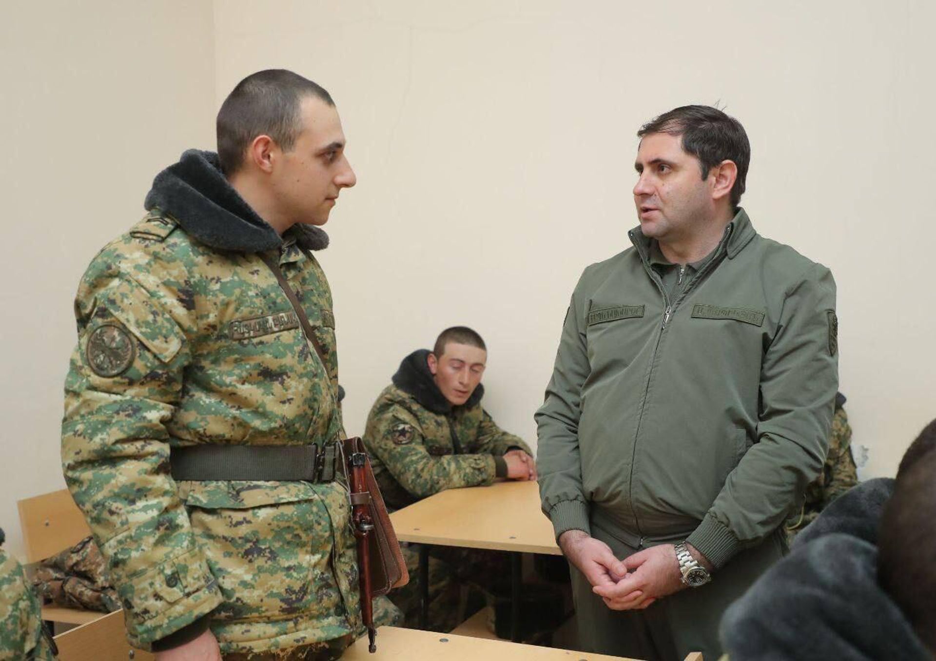 Министр обороны Сурен Папикян встретился с командирами отделений, боевых позиций и опорных пунктов одной из воинских частей республики, несущей боевое дежурство (10 марта 2023). Армения Министр обороны Сурен Папикян встретился с командирами отделений, боевых позиций и опорных пунктов одной из воинских частей республики, несущей боевое дежурство (10 марта 2023). Армения - Sputnik Армения, 1920, 10.03.2023
