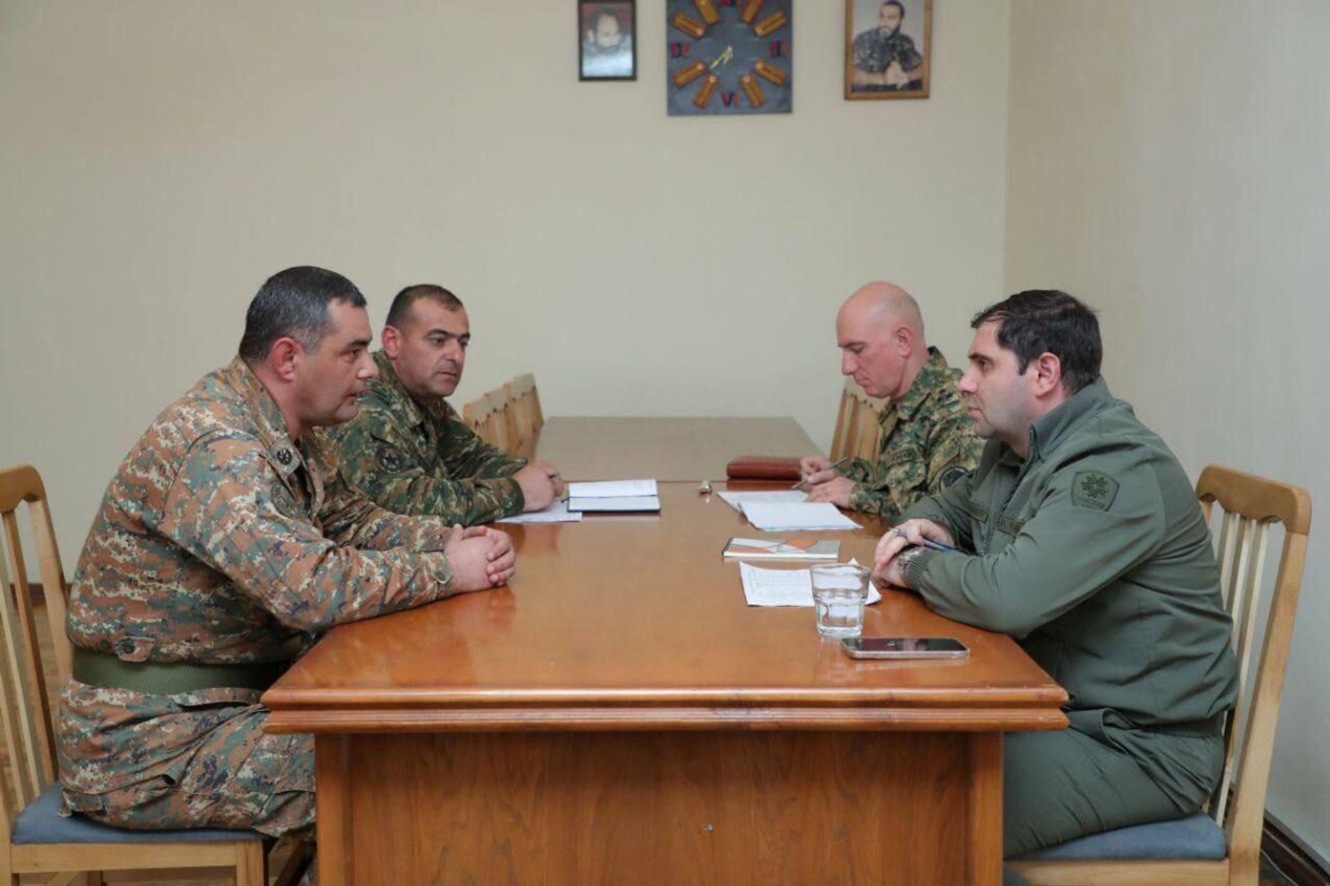 Министр обороны Сурен Папикян встретился с командирами отделений, боевых позиций и опорных пунктов одной из воинских частей республики, несущей боевое дежурство (10 марта 2023). Армения - Sputnik Արմենիա, 1920, 10.03.2023