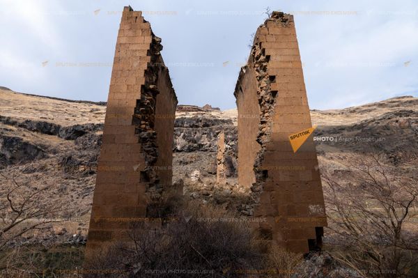 Քանդված կամուրջն ու Անիի տաճարը - Sputnik Արմենիա