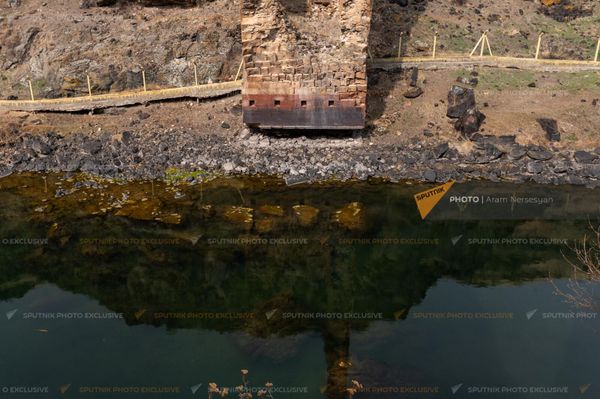 Ախուրյան գետի ջրերում ձկներ են լողում - Sputnik Արմենիա