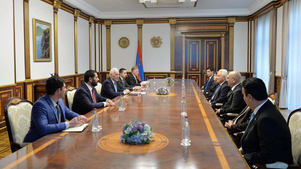Վահագն Խաչատուրյանն ընդունել է Իրաք-Հայաստան բարեկամական խմբի ղեկավար Մոհամմեդ Սիդիկ Մոհամմեդի գլխավորած պատվիրակությանը - Sputnik Արմենիա