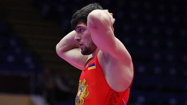 Борец Айк Хлоян в схватке с венгерским борцом на Чемпионате Европы до 23 лет (14 марта 2023). Бухарест - Sputnik Армения