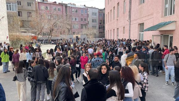 Բրյուսովի անվան համալսարանի ուսանողները դասադուլ են անում - Sputnik Արմենիա