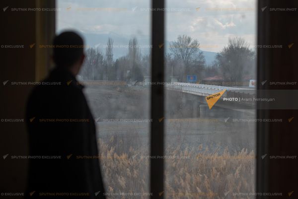Вид на мост Маргара из окна "таможни" - Sputnik Армения