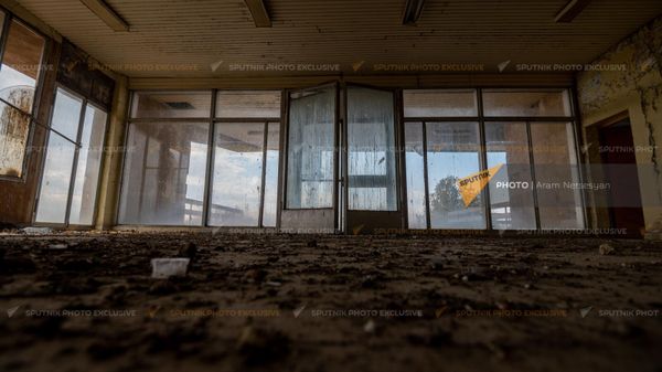 Здание бывшей таможни у моста Маргара на армяно-турецкой границе - Sputnik Армения