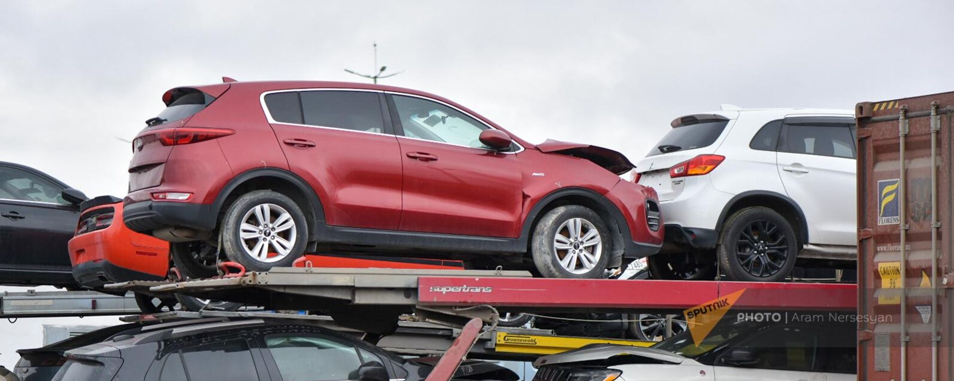 Вереница транспортных средств на подступах к автомобильной таможне в Гюмри - Sputnik Армения, 1920, 17.12.2023