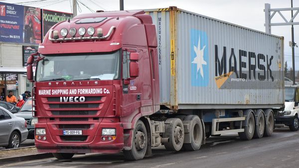 Вереница транспортных средств на подступах к автомобильной таможне в Гюмри - Sputnik Армения