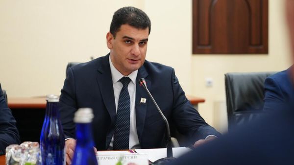 Мэр Еревана Грачья Саркисян на встрече с екатеринбургским коллегой (17 марта 2023). Ереван - Sputnik Армения