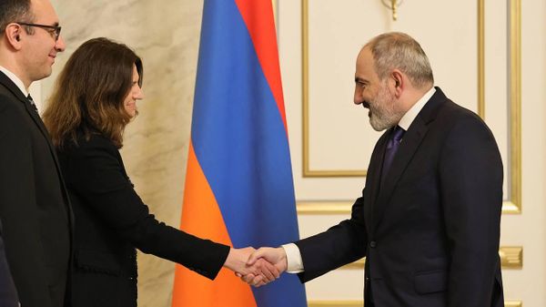 ՀՀ վարչապետ Նիկոլ Փաշինյանն այսօր ընդունել է Արժույթի միջազգային հիմնադրամի (IMF) հայաստանյան առաքելության ղեկավար Իվա Պետրովային  - Sputnik Արմենիա