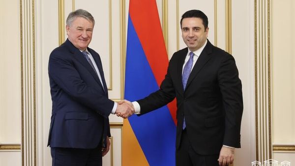 ՀՀ Ազգային ժողովի նախագահ Ալեն Սիմոնյանի ու ՌԴ Դաշնային ժողովի Դաշնության խորհրդի նախագահի տեղակալ Յուրի Վորոբյովի հանդիպումը - Sputnik Արմենիա