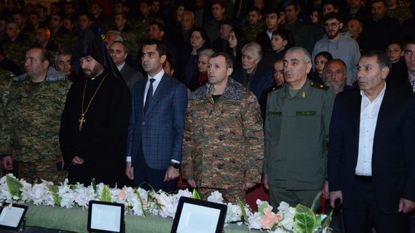 Посмертное вручение государственных наград военнослужащим срочной и контрактной службы из Гегаркуникской области (18 марта 2023). Гегаркуник - Sputnik Армения