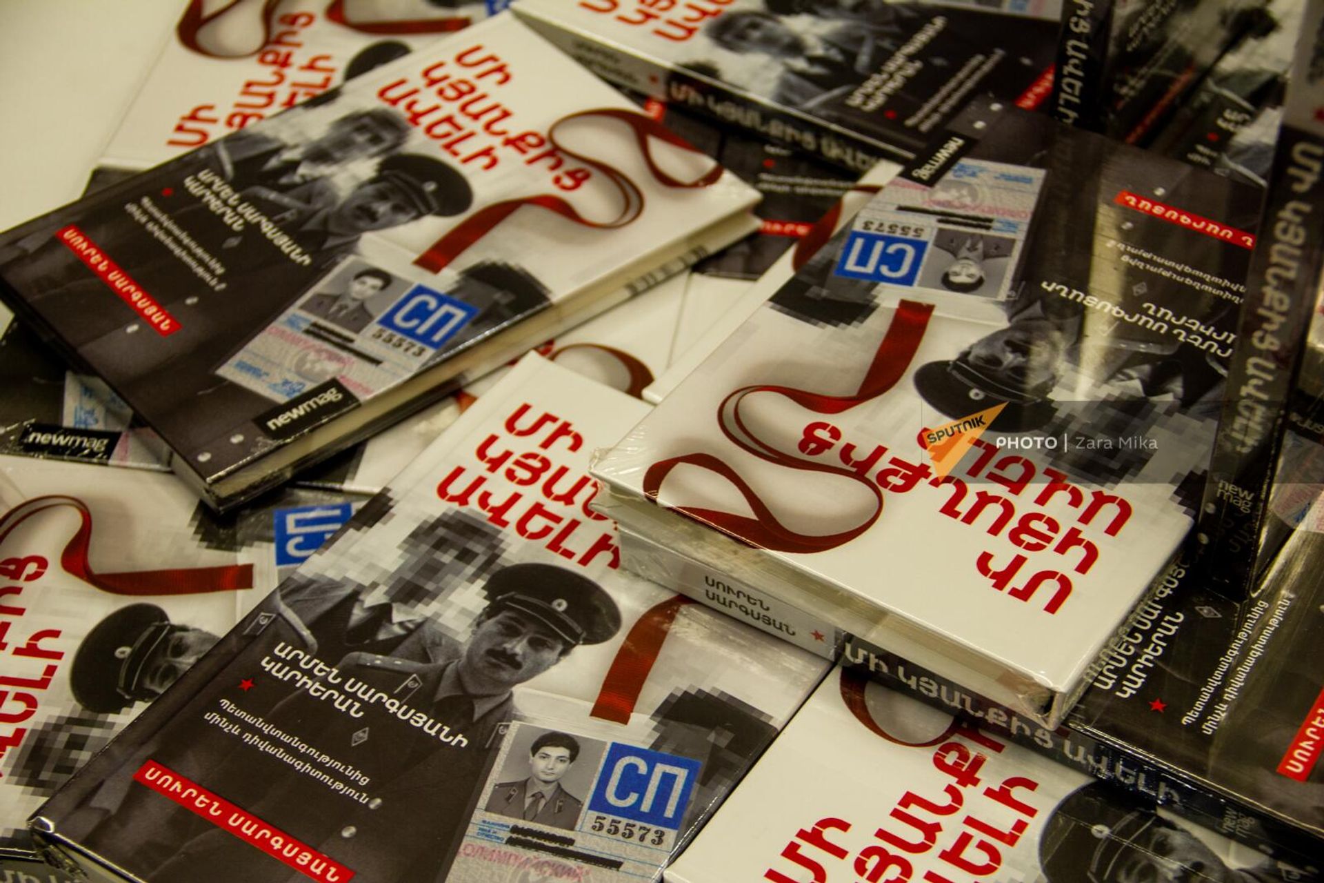 Презентация книги Сурена Саркисяна Больше, чем одна жизнь, посвященной отцу автора - музыканту, разведчику, полковнику и послу Армену Саркисяну (20 марта 2023). Еревaн - Sputnik Армения, 1920, 20.03.2023