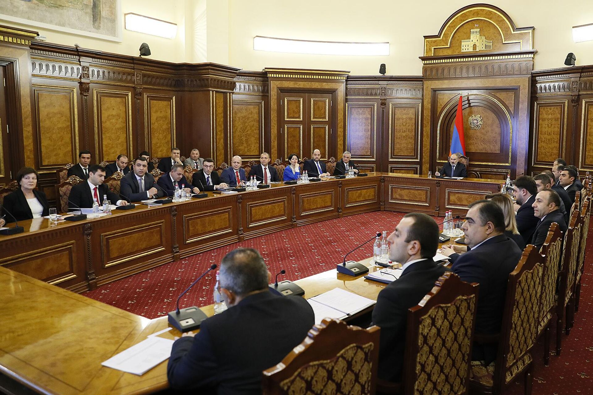 Премьер-министру Николу Пашиняну представили oтчет проверяющих органов за 2022 год (20 марта 2023). Еревaн - Sputnik Արմենիա, 1920, 20.03.2023