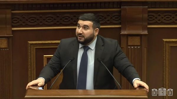 «Ծակ գրպանով եկել են, հիմա դոլարով միլիոնատեր են», «Արցախը մերը չի, էդ մասին ասեք». ԱԺ–ում կրքերը բորբոքվեցին - Sputnik Արմենիա