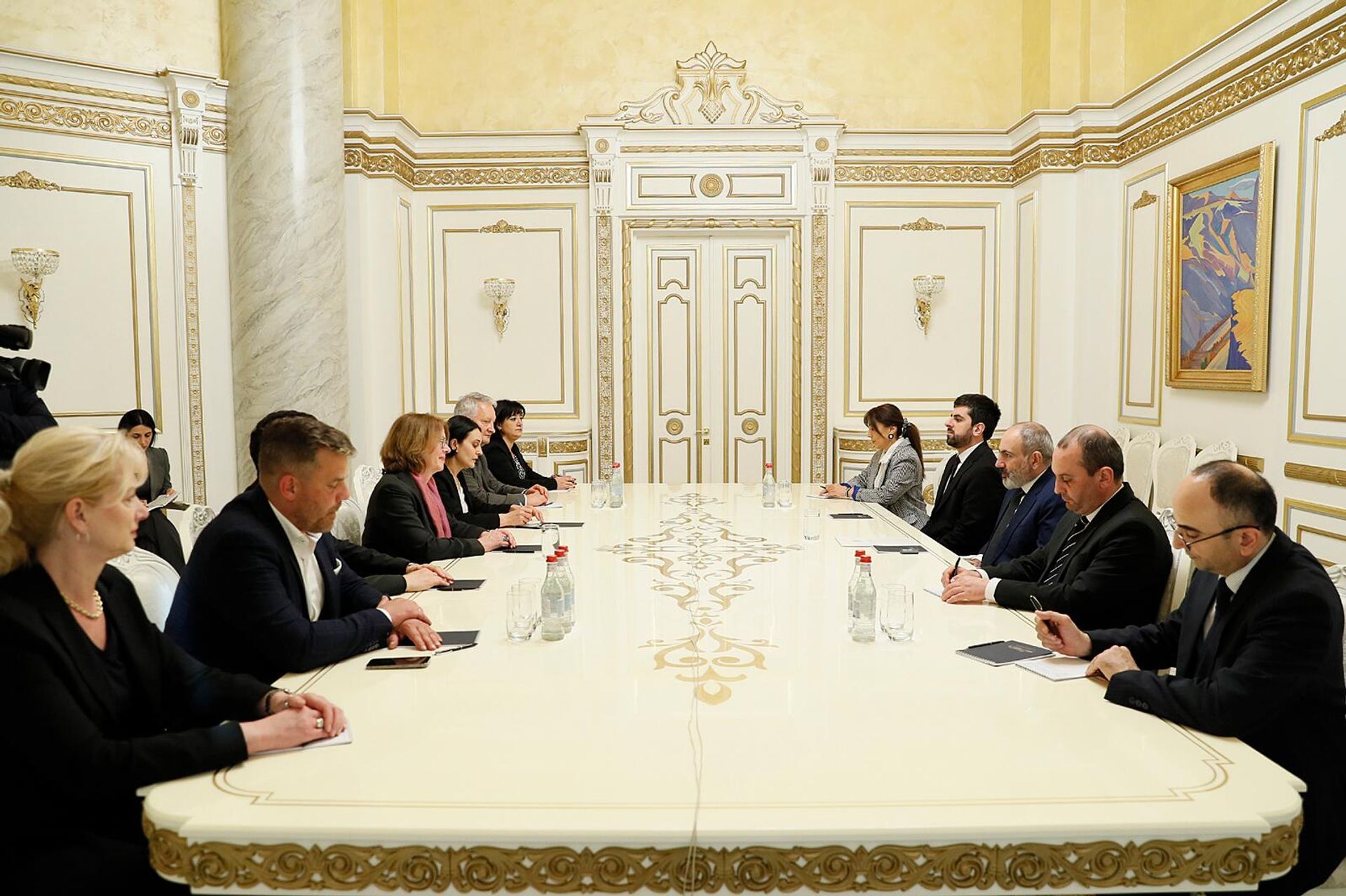 Премьер-министр Никол Пашинян принял членов депутатской группы Бундестага Германия-Южный Кавказ во главе с вице-президентом группы Табеа Реснер (21 марта 2023). Еревaн - Sputnik Արմենիա, 1920, 21.03.2023