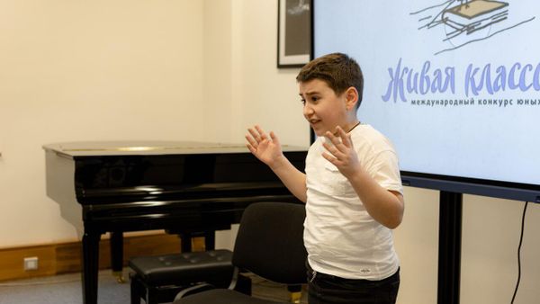 В Русском доме в Ереване прошёл национальный финал Международного конкурса юных чтецов Живая классика-2023 - Sputnik Армения