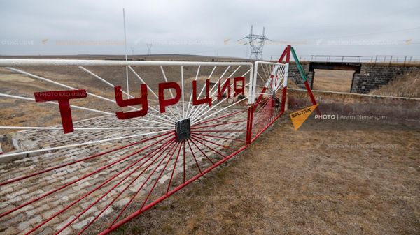 По ту сторону ворот на КПП Ахурик – Турция - Sputnik Армения
