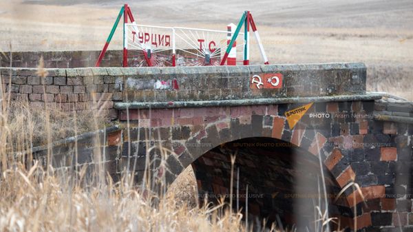  Автомобильный мост с советской  и турецкой символикой - Sputnik Армения