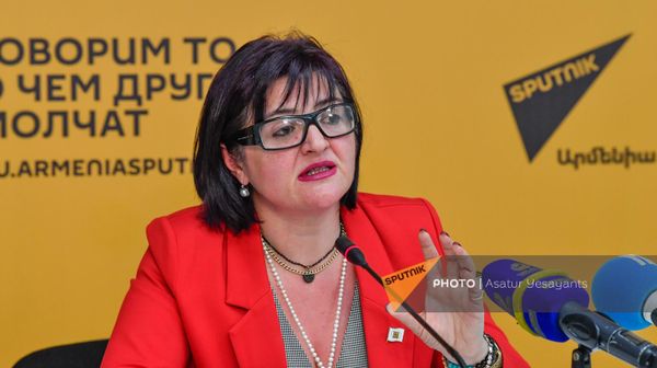 Քրիստինա Վարդանյանը ասուլիսի ժամանակ - Sputnik Արմենիա
