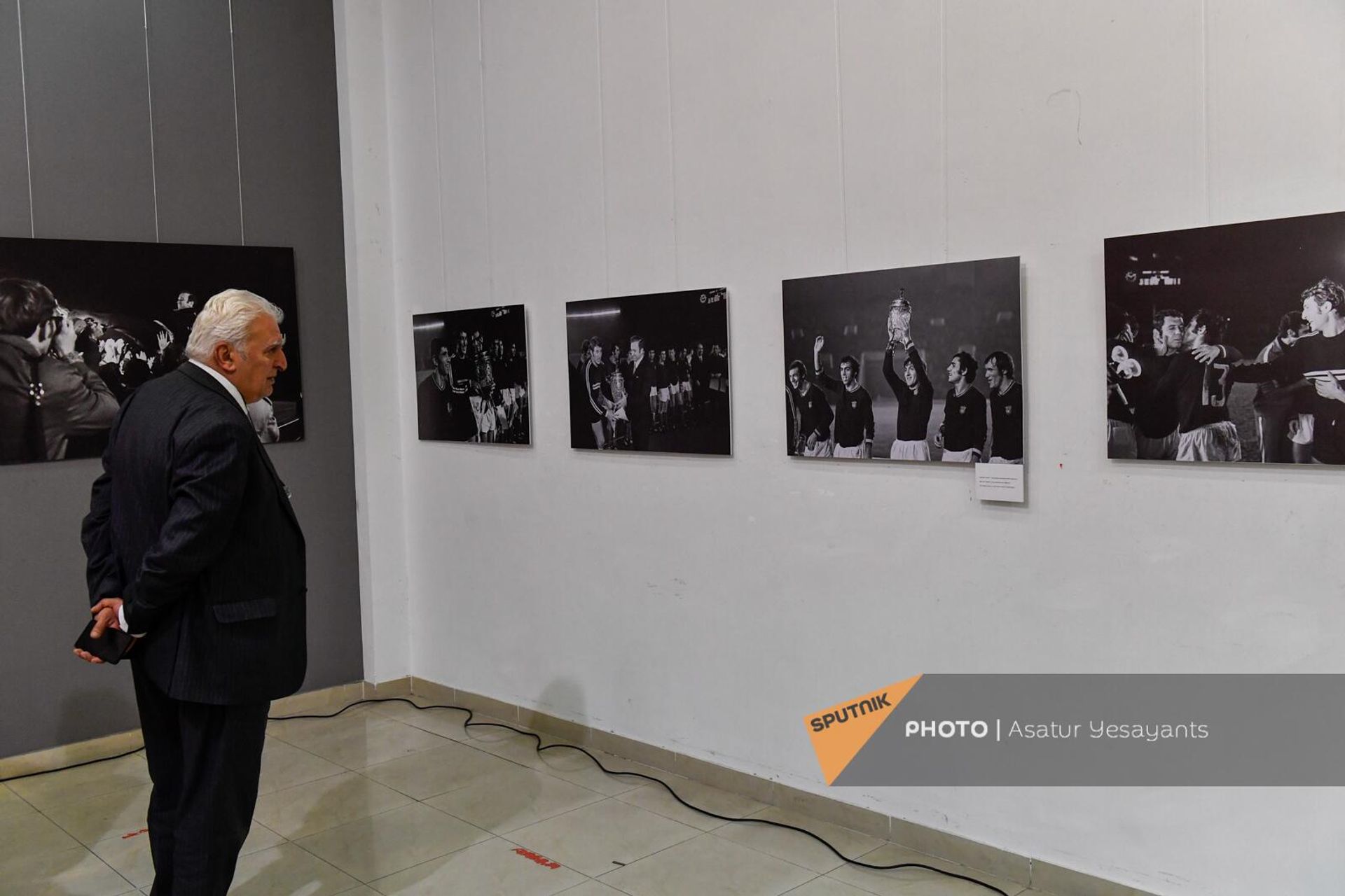 Спортивный комментатор Рудик Багдасарян на фотовыставке к 50-летию Арарата 73 (28 марта 2023). Еревaн Спортивный комментатор Рудик Багдасарян на фотовыставке к 50-летию Арарата 73 (28 марта 2023). Еревaн - Sputnik Արմենիա, 1920, 28.03.2023