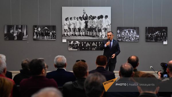 Замминистра ОНКС Карен Гилоян на фотовыставке к 50-летию Арарата 73 (28 марта 2023). Еревaн - Sputnik Армения