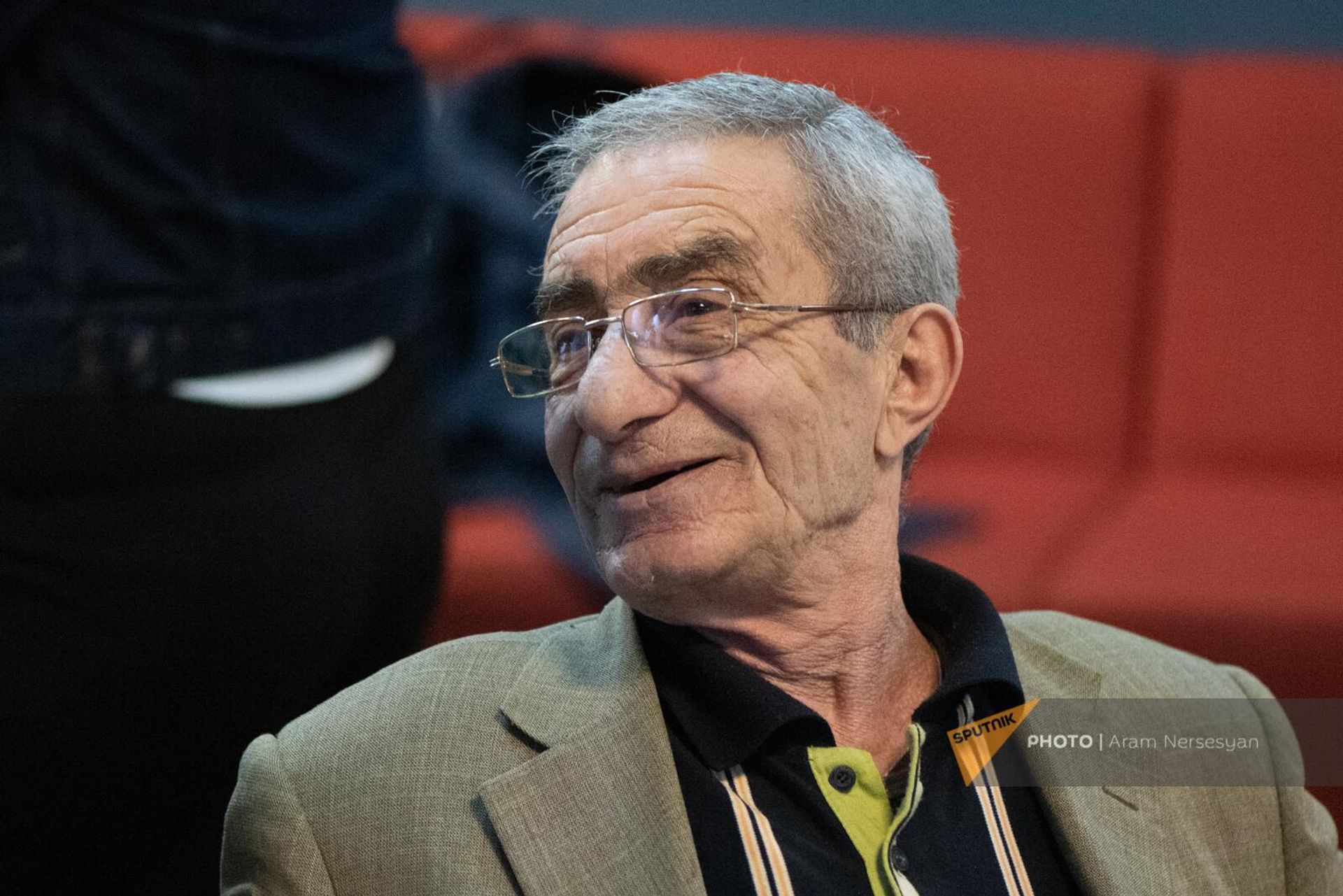75-летний Азиз Азизиян в Кафе памяти, открытом в Центре Лофт 75-летний Азиз Азизиян в Кафе памяти, открытом в Центре Лофт - Sputnik Армения, 1920, 03.04.2023