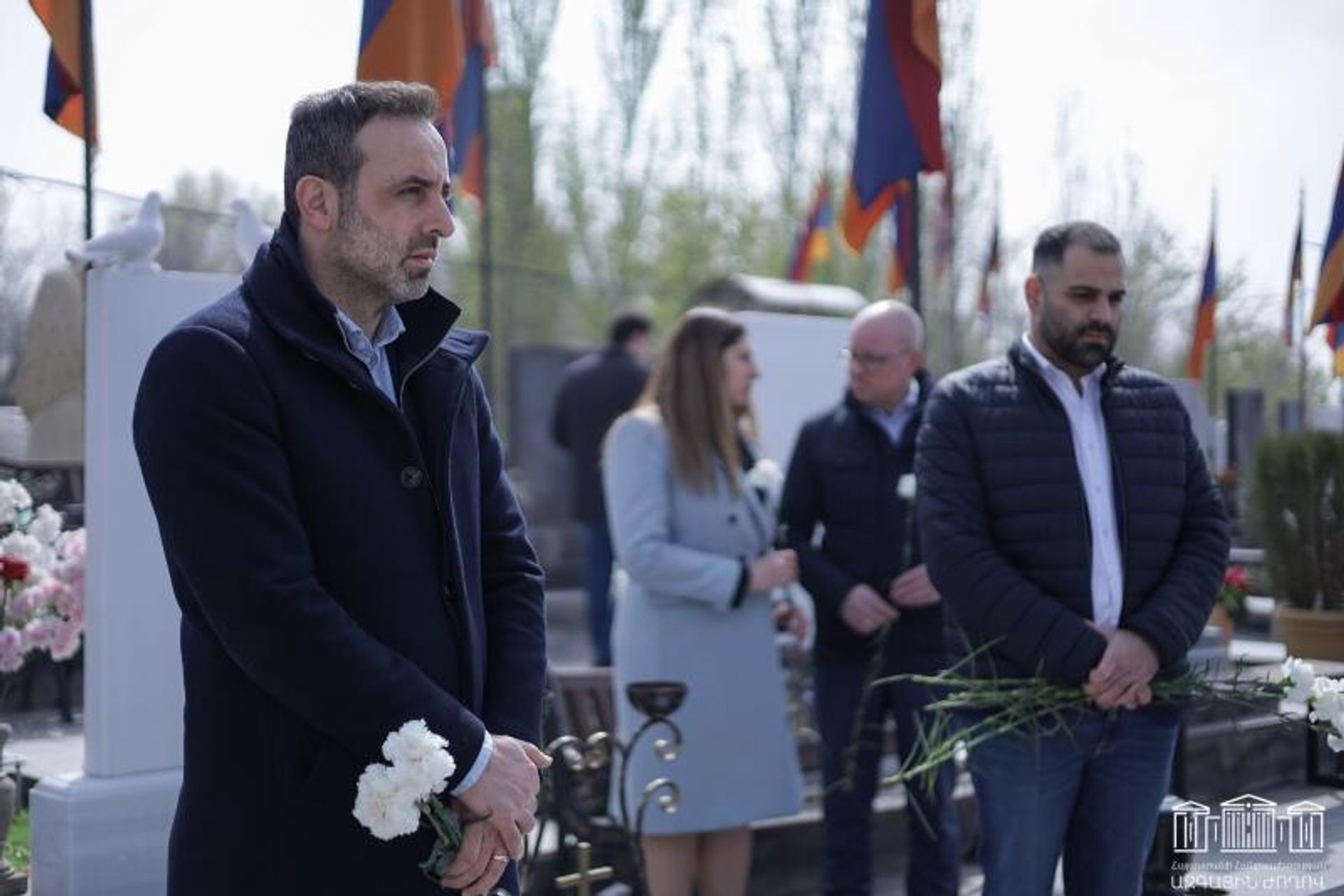 Глава группы дружбы Швеция-Армения шведского парламента Бьёрн Сёдер посетил военный пантеон Ераблур (2 апреля 2023). Еревaн - Sputnik Армения, 1920, 02.04.2023